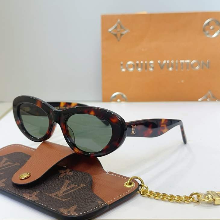 Picture of Louis Vuitton Sunglasses _SKUfw76770637fw